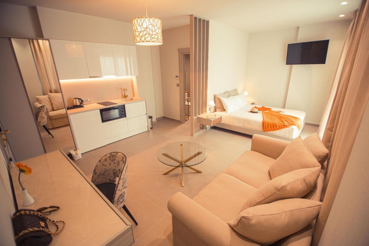 Io Luxury Pool & Hot Tub Suites 프레베자 외부 사진