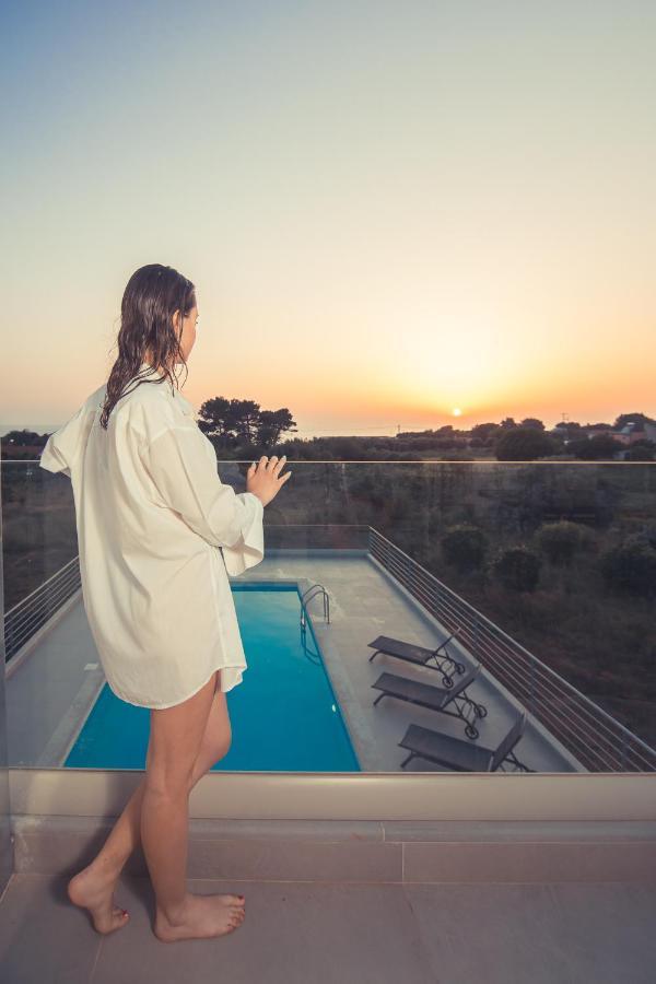 Io Luxury Pool & Hot Tub Suites 프레베자 외부 사진