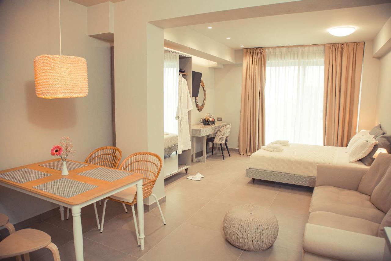 Io Luxury Pool & Hot Tub Suites 프레베자 외부 사진