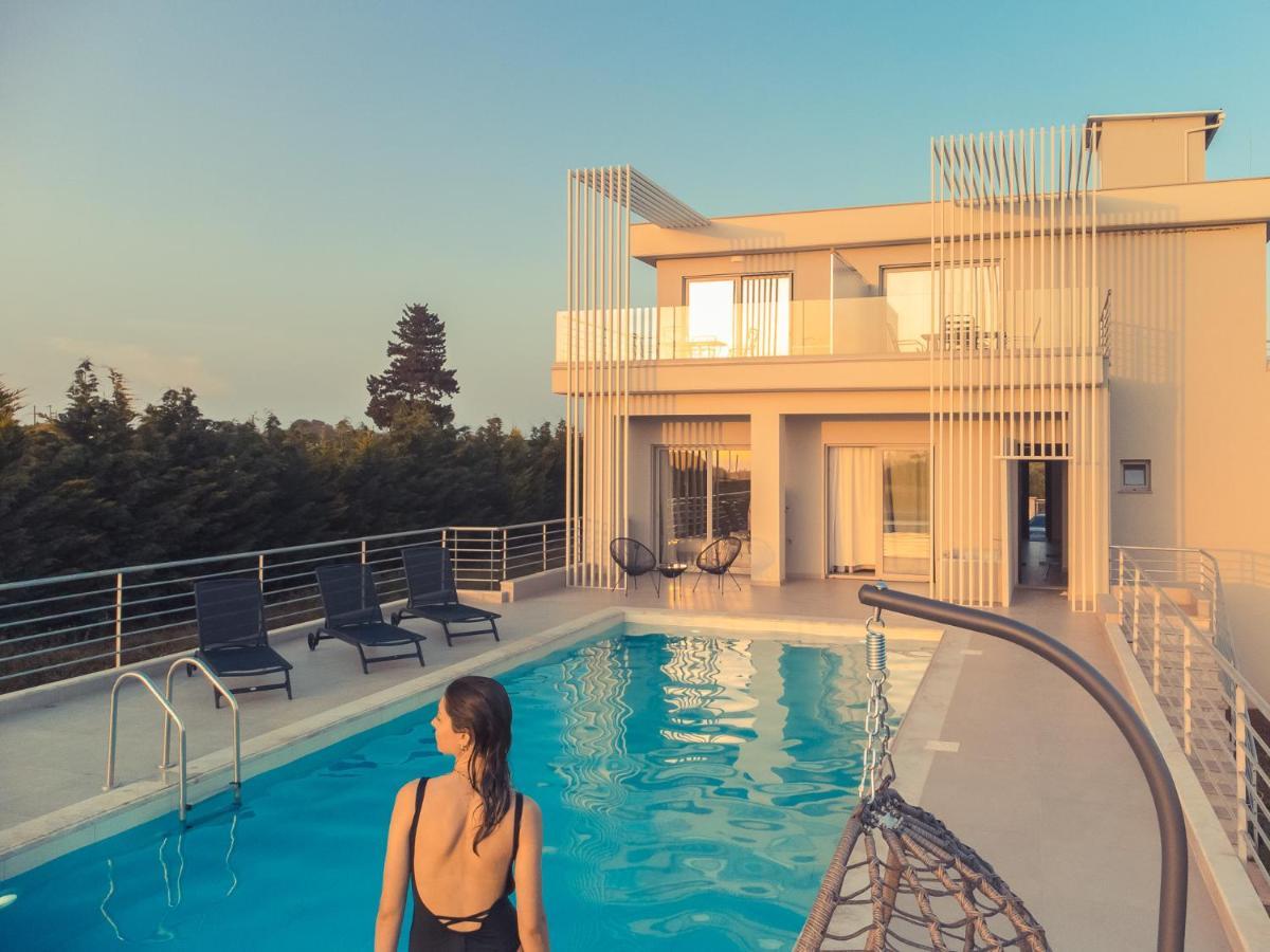Io Luxury Pool & Hot Tub Suites 프레베자 외부 사진
