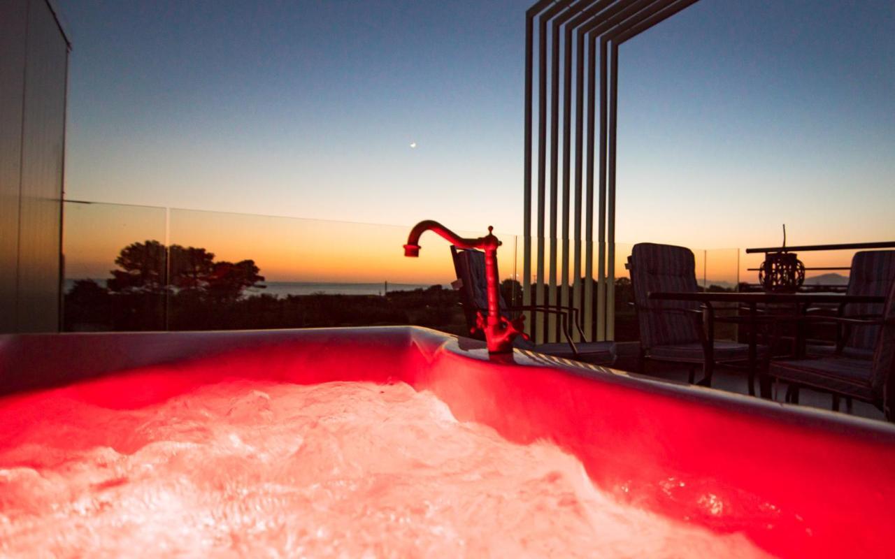 Io Luxury Pool & Hot Tub Suites 프레베자 외부 사진