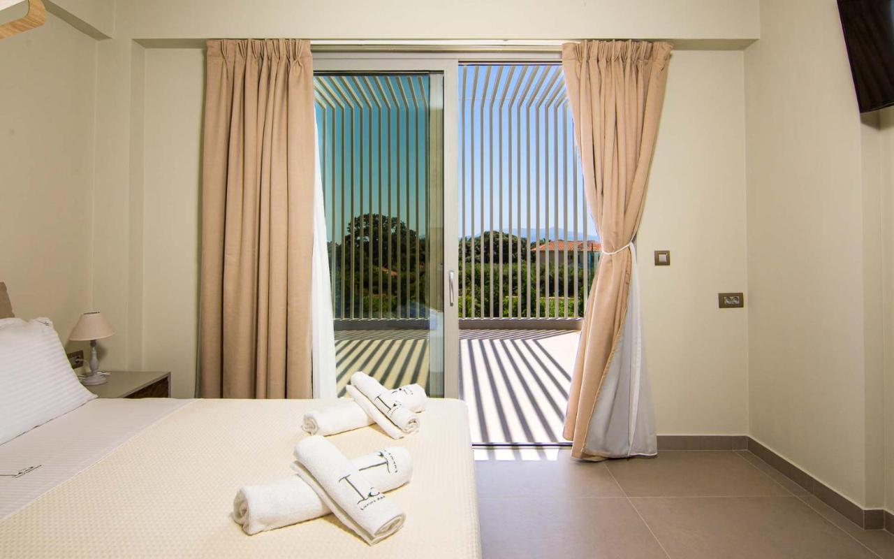 Io Luxury Pool & Hot Tub Suites 프레베자 외부 사진