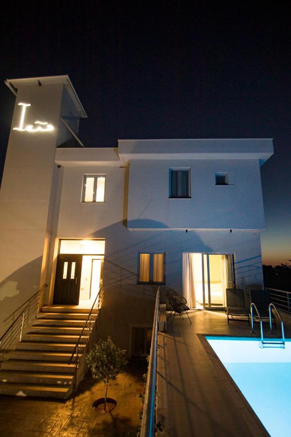 Io Luxury Pool & Hot Tub Suites 프레베자 외부 사진